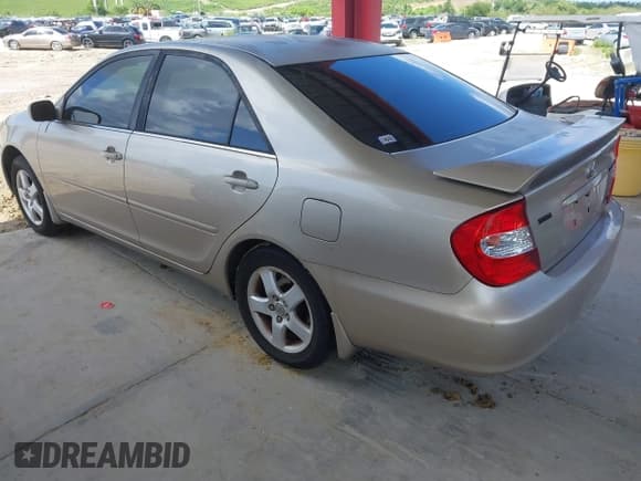 ✅ 2002 Toyota Camry XLE • VIN: 4T1BF30K72U509682 • Lot: 42691645. Listed on IAAI with 180,737 mi. Free auction sales archive from the USA and detailed vehicle history report at DreamBid. Image 3.
