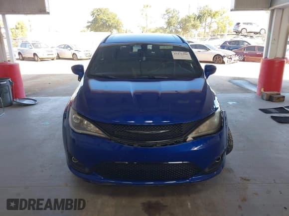 ✅ 2019 Chrysler Pacifica Touring Plus • VIN: 2C4RC1FG5KR633238 • Lot: 43472396. Wystawiony na IAAI z przebiegiem 103 337 mil. Bezpłatny archiwum sprzedaży aukcyjnych z USA i szczegółowy raport historii pojazdu na DreamBid. Zdjęcie 12.