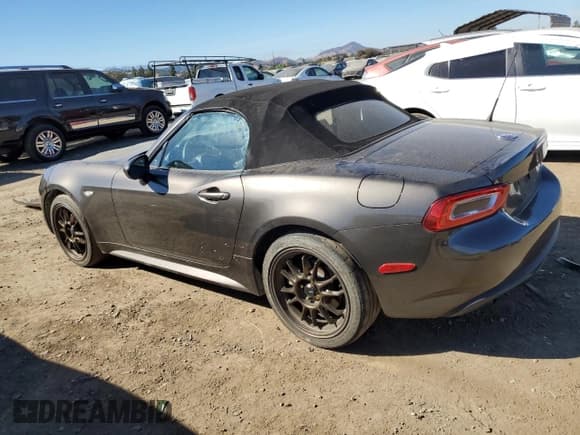 ✅ 2017 FIAT 124 Spider Classica • VIN: JC1NFAEK3H0102762 • Лот: 77466204. Опубликован ранее на Copart с пробегом 26 600 миль. Бесплатный доступ к архиву аукционных продаж из США и подробный отчёт об истории автомобиля на DreamBid. Изображение 2.
