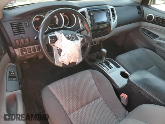 ✅ 2015 Toyota Tacoma • VIN: 5TFTX4CN4FX062508 • Lot: 47476885. Listed on Copart with 125,454 mi. Free auction sales archive from the USA and detailed vehicle history report at DreamBid. Image 8.