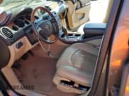 ✅ 2012 Buick Enclave Leather • VIN: 5GAKVCED7CJ401410 • Lot: 71283665. Wystawiony na Copart z przebiegiem 116 812 mil. Bezpłatny archiwum sprzedaży aukcyjnych z USA i szczegółowy raport historii pojazdu na DreamBid. Zdjęcie 7.