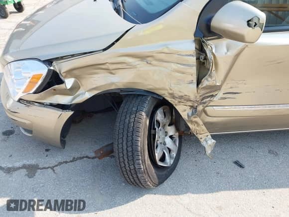 2008 Hyundai Entourage GLS with VIN KNDMC233386046862, listed as a IAAI auction lot 42897770 with 133,482 mi miles and . Bid and sale history available at DreamBid. Image 6.