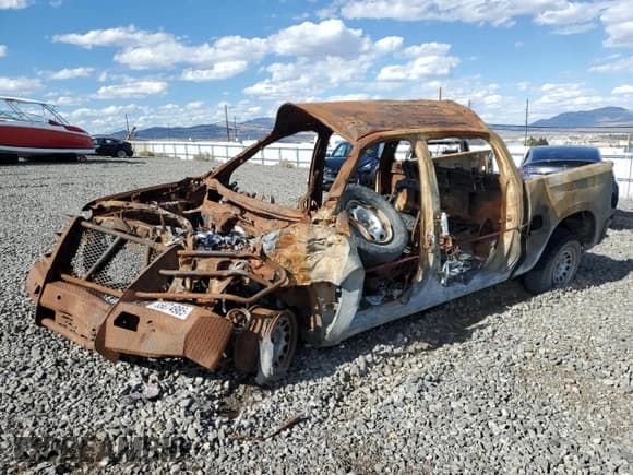 ✅ 2022 Chevrolet Silverado 1500 • VIN: 3GCUYAED9NG213740 • Лот: 85674985. Опубликован ранее на Copart с пробегом Не указан. Бесплатный доступ к архиву аукционных продаж из США и подробный отчёт об истории автомобиля на DreamBid. Изображение 1.