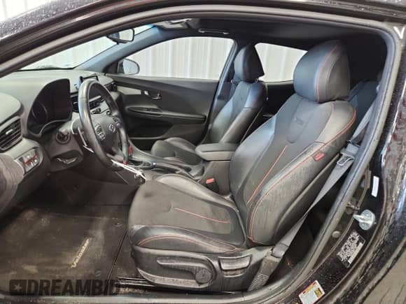 2020 Hyundai Veloster Premium z VIN KMHTG6AF8LU023095, wystawiony jako Copart lot #59841145 z przebiegiem 59 197 mil mil oraz Szkoda całkowita • Salvage title. Historia ofert i sprzedaży dostępna na DreamBid. Obrazek 7.