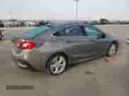 2017 Chevrolet Cruze Premier z VIN 1G1BF5SM4H7234609, wystawiony jako Copart lot #72077702 z przebiegiem 139 650 mil mil oraz . Historia ofert i sprzedaży dostępna na DreamBid. Obrazek 3.