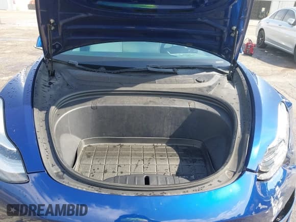 ✅ 2020 Tesla Model 3 Standard Range Plus • VIN: 5YJ3E1EA4LF591056 • Lot: 42347861. Wystawiony na IAAI z przebiegiem 64 200 mil. Bezpłatny archiwum sprzedaży aukcyjnych z USA i szczegółowy raport historii pojazdu na DreamBid. Zdjęcie 10.