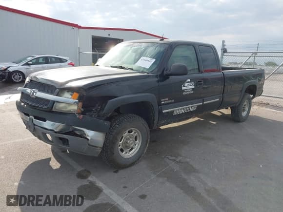 ✅ 2003 Chevrolet Silverado 2500HD LT • VIN: 1GCHK29133E152205 • Lot: 43109431. Wystawiony na IAAI z przebiegiem 267 461 mil. Bezpłatny archiwum sprzedaży aukcyjnych z USA i szczegółowy raport historii pojazdu na DreamBid. Zdjęcie 2.