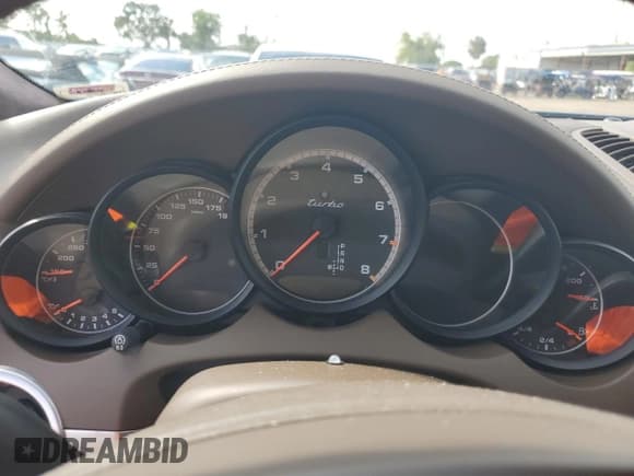 ✅ 2013 Porsche Cayenne Turbo • VIN: WP1AC2A26DLA91639 • Lot: 74343624. Wystawiony na Copart z przebiegiem Nie podano. Bezpłatny archiwum sprzedaży aukcyjnych z USA i szczegółowy raport historii pojazdu na DreamBid. Zdjęcie 9.