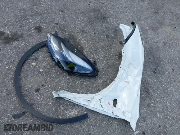 ✅ 2025 Tesla Model Y Long Range • VIN: 7SAYGDED6SA373016 • Lot: 43214265. Listed on IAAI with 3,718 mi. Free auction sales archive from the USA and detailed vehicle history report at DreamBid. Image 12.