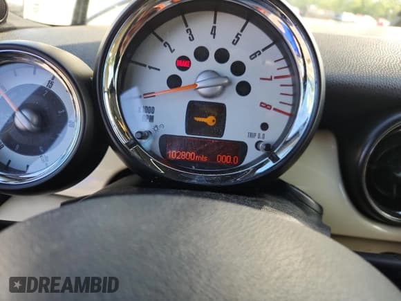 ✅ 2011 MINI Convertible • VIN: WMWZN3C59BTZ78433 • Lot: 65509575. Wystawiony na Copart z przebiegiem 102 800 mil. Bezpłatny archiwum sprzedaży aukcyjnych z USA i szczegółowy raport historii pojazdu na DreamBid. Zdjęcie 9.