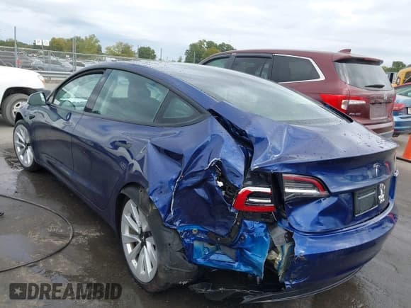 ✅ 2022 Tesla Model 3 • VIN: 5YJ3E1EA0NF370475 • Lot: 43404425. Wystawiony na IAAI z przebiegiem 79 046 mil. Bezpłatny archiwum sprzedaży aukcyjnych z USA i szczegółowy raport historii pojazdu na DreamBid. Zdjęcie 3.