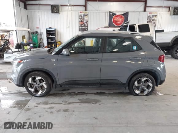 ✅ 2022 Hyundai Venue SEL • VIN: KMHRC8A3XNU155124 • Lot: 41652688. Listed on IAAI with 44,382 mi. Free auction sales archive from the USA and detailed vehicle history report at DreamBid. Image 14.