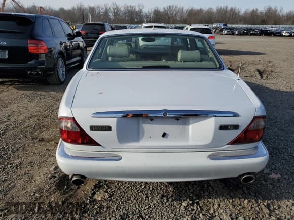 ✅ 1999 Jaguar XJ • VIN: SAJPX1841XC865402 • Лот: 46294005. Опубликован ранее на Copart с пробегом 128 814 миль. Бесплатный доступ к архиву аукционных продаж из США и подробный отчёт об истории автомобиля на DreamBid. Изображение 6.