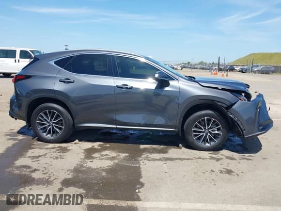 ✅ 2024 Lexus NX 350 Premium • VIN: 2T2GGCEZ4RC053138 • Lot: 42086893. Wystawiony na IAAI z przebiegiem 8 335 mil. Bezpłatny archiwum sprzedaży aukcyjnych z USA i szczegółowy raport historii pojazdu na DreamBid. Zdjęcie 13.