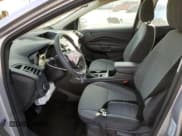 ✅ 2017 Ford Escape S • VIN: 1FMCU0F77HUE01261 • Lot: 53249535. Wystawiony na Copart z przebiegiem 116 493 mil. Bezpłatny archiwum sprzedaży aukcyjnych z USA i szczegółowy raport historii pojazdu na DreamBid. Zdjęcie 7.