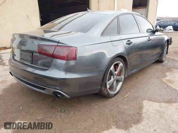 ✅ 2015 Audi A6 Prestige • VIN: WAUHGAFC7FN003900 • Lot: 41057785. Wystawiony na IAAI z przebiegiem 110 035 mil. Bezpłatny archiwum sprzedaży aukcyjnych z USA i szczegółowy raport historii pojazdu na DreamBid. Zdjęcie 4.