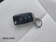 ✅ 2018 Volkswagen Beetle SE • VIN: 3VWJD7AT5JM726605 • Lot: 42723584. Listed on IAAI with 2,871 mi. Free auction sales archive from the USA and detailed vehicle history report at DreamBid. Image 11.