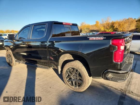 ✅ 2022 Chevrolet Silverado 1500 LT Trail Boss • VIN: 3GCPYFED9NG107136 • Lot: 90358475. Wystawiony na Copart z przebiegiem 62 544 mil. Bezpłatny archiwum sprzedaży aukcyjnych z USA i szczegółowy raport historii pojazdu na DreamBid. Zdjęcie 2.