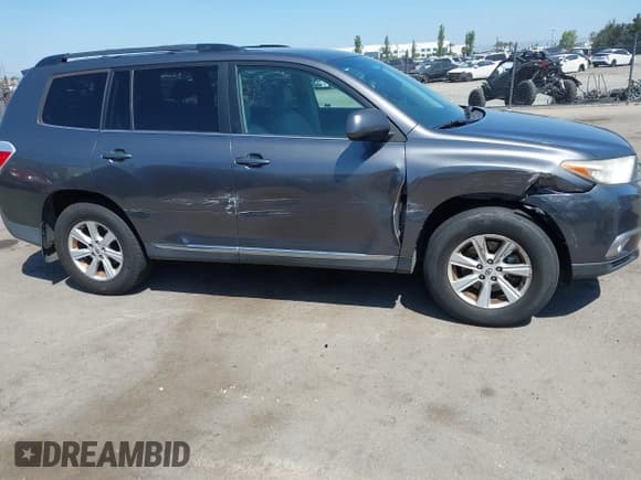 ✅ 2011 Toyota Highlander • VIN: 5TDBK3EH1BS084705 • Lot: 43067378. Listed on IAAI with 184,418 mi. Free auction sales archive from the USA and detailed vehicle history report at DreamBid. Image 6.