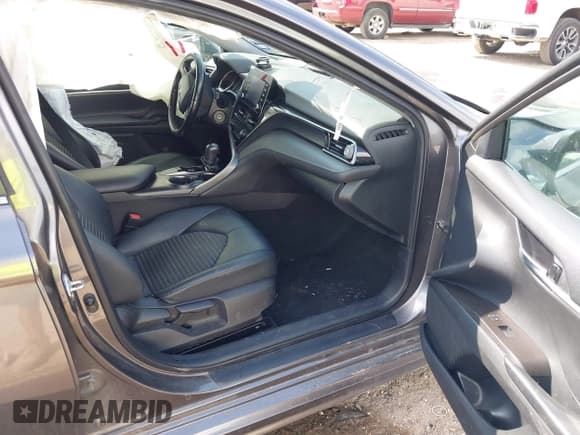 ✅ 2022 Toyota Camry SE • VIN: 4T1G11AK1NU005303 • Lot: 43538466. Wystawiony na IAAI z przebiegiem Nie podano. Bezpłatny archiwum sprzedaży aukcyjnych z USA i szczegółowy raport historii pojazdu na DreamBid. Zdjęcie 5.