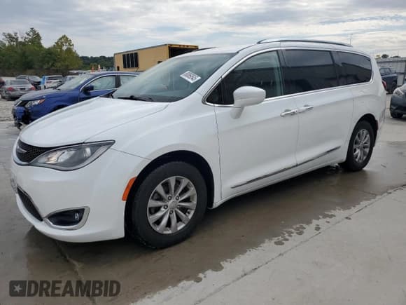 ✅ 2018 Chrysler Pacifica Touring L Plus • VIN: 2C4RC1EG4JR172565 • Лот: 80069545. Опубликован ранее на Copart с пробегом 83 667 миль. Бесплатный доступ к архиву аукционных продаж из США и подробный отчёт об истории автомобиля на DreamBid. Изображение 1.