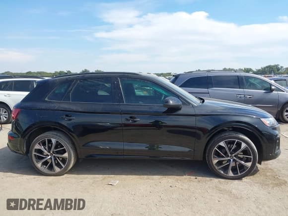 ✅ 2024 Audi SQ5 Premium Plus • VIN: WA1B4AFY8R2023134 • Lot: 43447041. Wystawiony na IAAI z przebiegiem 16 154 mil. Bezpłatny archiwum sprzedaży aukcyjnych z USA i szczegółowy raport historii pojazdu na DreamBid. Zdjęcie 13.