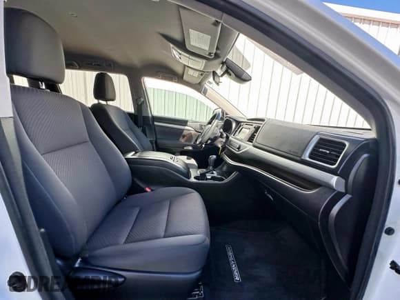 ✅ 2018 Toyota Highlander LE • VIN: 5TDZARFH8JS032831 • Лот: 91137855. Опубликован ранее на Copart с пробегом 213 547 миль. Бесплатный доступ к архиву аукционных продаж из США и подробный отчёт об истории автомобиля на DreamBid. Изображение 5.