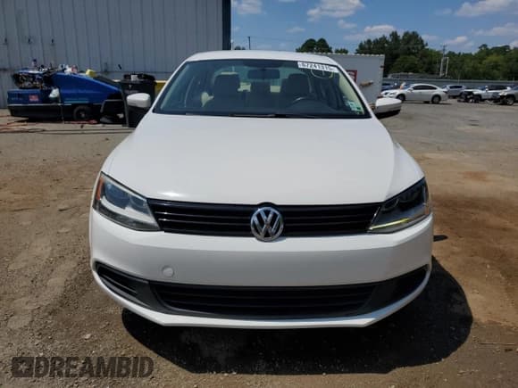 ✅ 2011 Volkswagen Jetta SE • VIN: 3VWDX7AJ9BM388128 • Lot: 67241315. Listed on Copart with 132,977 mi. Free auction sales archive from the USA and detailed vehicle history report at DreamBid. Image 5.