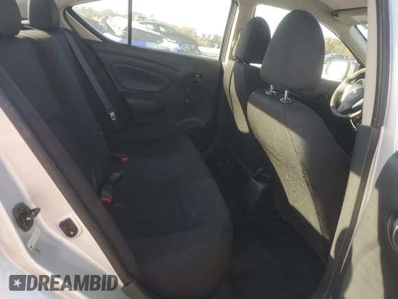 ✅ 2018 Nissan Versa SV • VIN: 3N1CN7AP9JL820300 • Lot: 92606495. Wystawiony na Copart z przebiegiem 69 488 mil. Bezpłatny archiwum sprzedaży aukcyjnych z USA i szczegółowy raport historii pojazdu na DreamBid. Zdjęcie 10.