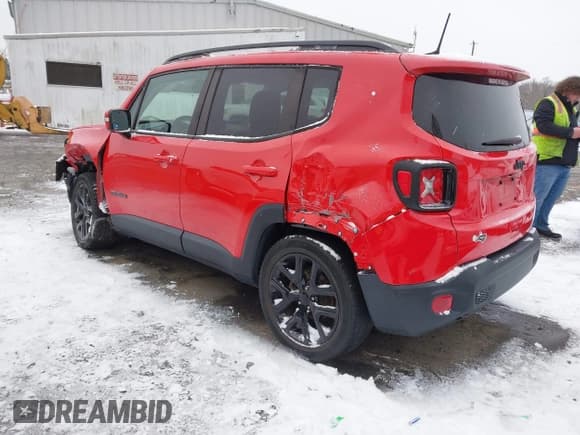 ✅ 2018 Jeep Renegade Latitude • VIN: ZACCJABB6JPH97400 • Lot: 41588794. Wystawiony na IAAI z przebiegiem 63 647 mil. Bezpłatny archiwum sprzedaży aukcyjnych z USA i szczegółowy raport historii pojazdu na DreamBid. Zdjęcie 3.