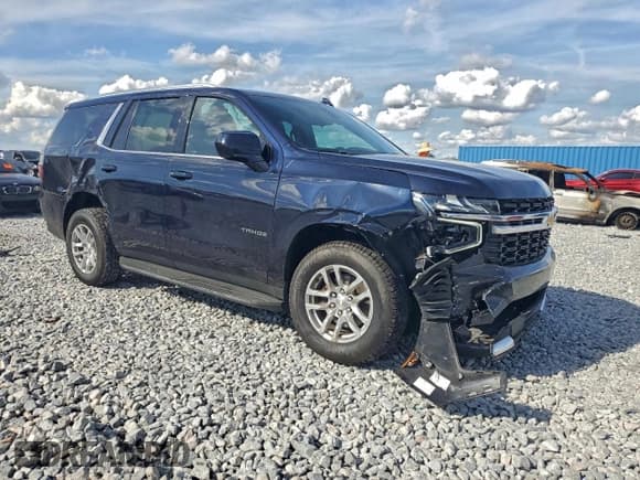 ✅ 2021 Chevrolet Tahoe LS • VIN: 1GNSCMKD1MR198717 • Lot: 94302095. Wystawiony na Copart z przebiegiem 121 334 mil. Bezpłatny archiwum sprzedaży aukcyjnych z USA i szczegółowy raport historii pojazdu na DreamBid. Zdjęcie 4.