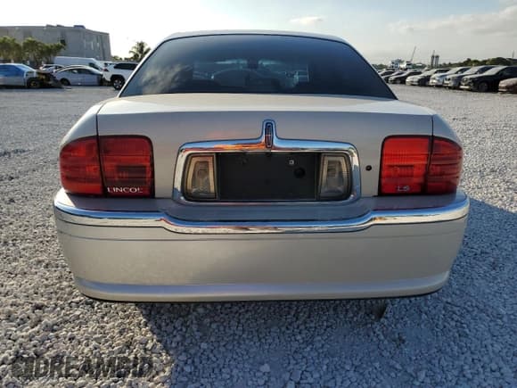 ✅ 2002 Lincoln LS w/Base Pkg • VIN: 1LNHM86S22Y677940 • Lot: 88481285. Wystawiony na Copart z przebiegiem 115 782 mil. Bezpłatny archiwum sprzedaży aukcyjnych z USA i szczegółowy raport historii pojazdu na DreamBid. Zdjęcie 6.