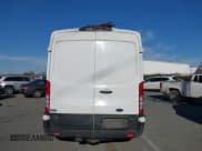 ✅ 2019 Ford Transit • VIN: 1FTBW2CM5KKB73053 • Lot: 41660194. Wystawiony na IAAI z przebiegiem 131 613 mil. Bezpłatny archiwum sprzedaży aukcyjnych z USA i szczegółowy raport historii pojazdu na DreamBid. Zdjęcie 16.