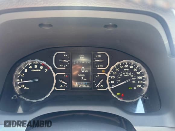 ✅ 2021 Toyota Tundra Platinum • VIN: 5TFAY5F12MX973016 • Lot: 66031045. Wystawiony na Copart z przebiegiem 201 667 mil. Bezpłatny archiwum sprzedaży aukcyjnych z USA i szczegółowy raport historii pojazdu na DreamBid. Zdjęcie 8.