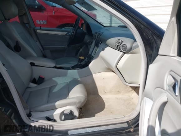 ✅ 2006 Mercedes-Benz C 230 Sport • VIN: WDBRF52H66F746656 • Lot: 43745424. Wystawiony na IAAI z przebiegiem 197 866 mil. Bezpłatny archiwum sprzedaży aukcyjnych z USA i szczegółowy raport historii pojazdu na DreamBid. Zdjęcie 5.