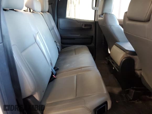 ✅ 2017 Toyota Tundra SR • VIN: 5TFRM5F11HX113595 • Lot: 86628155. Listed on Copart with 85,899 mi. Free auction sales archive from the USA and detailed vehicle history report at DreamBid. Image 10.