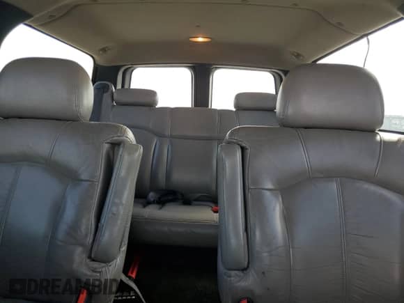 2001 Chevrolet Suburban LT with VIN 3GNGK26U81G216195, listed as a Copart auction lot 69210905 with 260,017 mi miles and Salvage title. Bid and sale history available at DreamBid. Image 10.