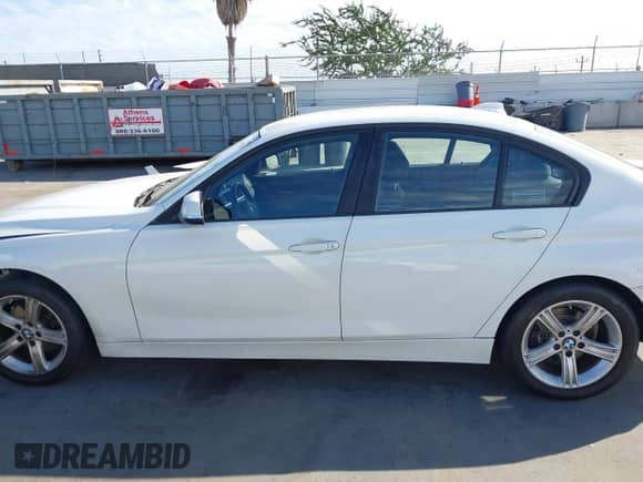 2014 BMW 3 Series 328i с VIN WBA3C1C57EK107752, выставлен на аукционе IAAI как лот 43295470 с пробегом 107 767 миль миль и . История ставок и продаж доступна на DreamBid. Изображение 15.