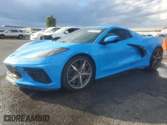 ✅ 2022 Chevrolet Corvette 1LT • VIN: 1G1YA3D44N5101964 • Lot: 86149155. Wystawiony na Copart z przebiegiem 23 570 mil. Bezpłatny archiwum sprzedaży aukcyjnych z USA i szczegółowy raport historii pojazdu na DreamBid. Zdjęcie 1.