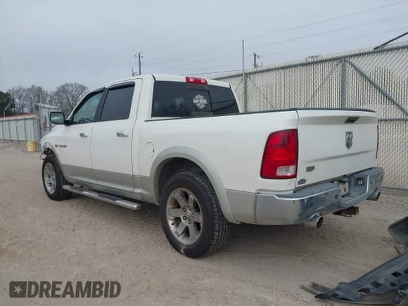 ✅ 2009 Dodge 1500 Sport • VIN: 1D3HB13T99S705378 • Lot: 41536688. Wystawiony na IAAI z przebiegiem 138 898 mil. Bezpłatny archiwum sprzedaży aukcyjnych z USA i szczegółowy raport historii pojazdu na DreamBid. Zdjęcie 3.