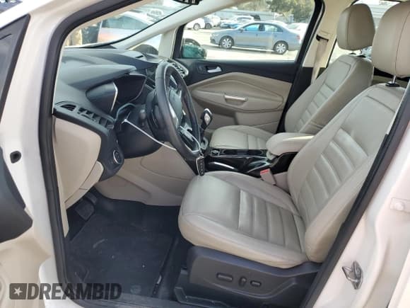 ✅ 2017 Ford C-Max Titanium • VIN: 1FADP5DU2HL118221 • Lot: 47670415. Wystawiony na Copart z przebiegiem 38 572 mil. Bezpłatny archiwum sprzedaży aukcyjnych z USA i szczegółowy raport historii pojazdu na DreamBid. Zdjęcie 7.