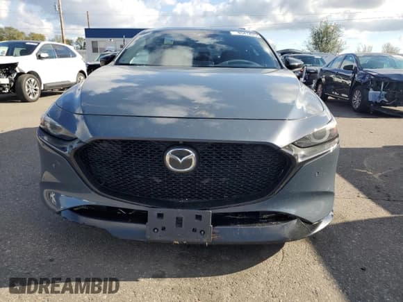 ✅ 2021 Mazda 3 Premium Plus • VIN: JM1BPBNY6M1401731 • Lot: 85414255. Wystawiony na Copart z przebiegiem 24 898 mil. Bezpłatny archiwum sprzedaży aukcyjnych z USA i szczegółowy raport historii pojazdu na DreamBid. Zdjęcie 5.