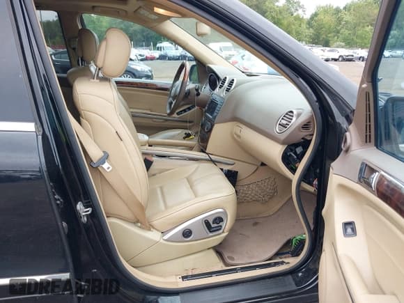✅ 2009 Mercedes-Benz M 550 • VIN: 4JGBB72E59A504504 • Lot: 43157447. Listed on IAAI with 99,101 mi. Free auction sales archive from the USA and detailed vehicle history report at DreamBid. Image 5.