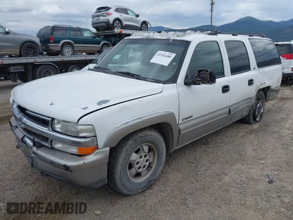 ✅ 2000 Chevrolet Suburban LS • VIN: 3GNFK16T5YG181686 • Лот: 42392480. Опубликован ранее на IAAI с пробегом 300 323 миль. Бесплатный доступ к архиву аукционных продаж из США и подробный отчёт об истории автомобиля на DreamBid. Изображение 6.