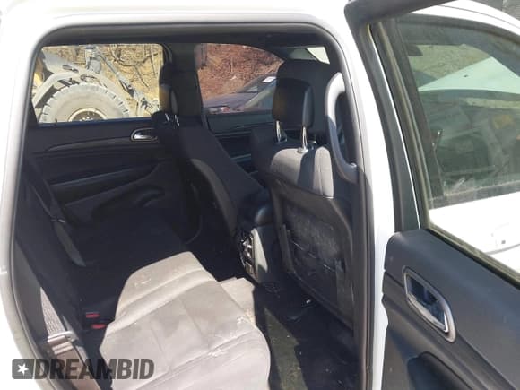 ✅ 2019 Jeep Grand Cherokee Upland • VIN: 1C4RJFAG4KC621150 • Lot: 41782333. Listed on IAAI with 98,801 mi. Free auction sales archive from the USA and detailed vehicle history report at DreamBid. Image 8.