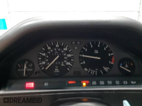 1992 BMW 3 Series z VIN WBABB2319NEC29791, wystawiony jako Copart lot #51156795 z przebiegiem 129 997 mil mil oraz Czysty tytuł • Clean title. Historia ofert i sprzedaży dostępna na DreamBid. Obrazek 9.