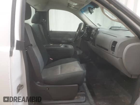 2008 Chevrolet Silverado 1500 Work Truck with VIN 1GCEC14C68E100786, listed as a Copart auction lot 61038145 with 165,357 mi miles and Clean title. Bid and sale history available at DreamBid. Image 10.