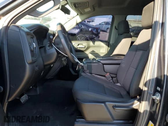 ✅ 2020 Chevrolet Silverado 1500 Custom • VIN: 1GCRWBEK1LZ311786 • Lot: 77437184. Wystawiony na Copart z przebiegiem 84 746 mil. Bezpłatny archiwum sprzedaży aukcyjnych z USA i szczegółowy raport historii pojazdu na DreamBid. Zdjęcie 7.