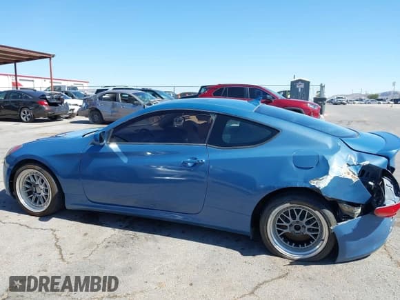 ✅ 2010 Hyundai Genesis Coupe Track • VIN: KMHHU6KH2AU010760 • Lot: 42688972. Wystawiony na IAAI z przebiegiem 112 055 mil. Bezpłatny archiwum sprzedaży aukcyjnych z USA i szczegółowy raport historii pojazdu na DreamBid. Zdjęcie 14.