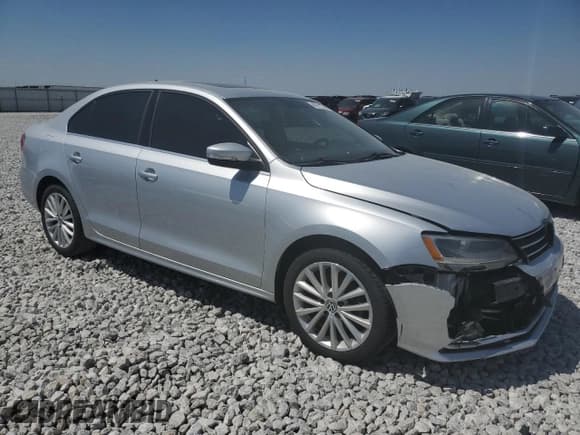 ✅ 2015 Volkswagen Jetta SE • VIN: 3VWD07AJ4FM229656 • Lot: 49211565. Wystawiony na Copart z przebiegiem 96 173 mil. Bezpłatny archiwum sprzedaży aukcyjnych z USA i szczegółowy raport historii pojazdu na DreamBid. Zdjęcie 4.